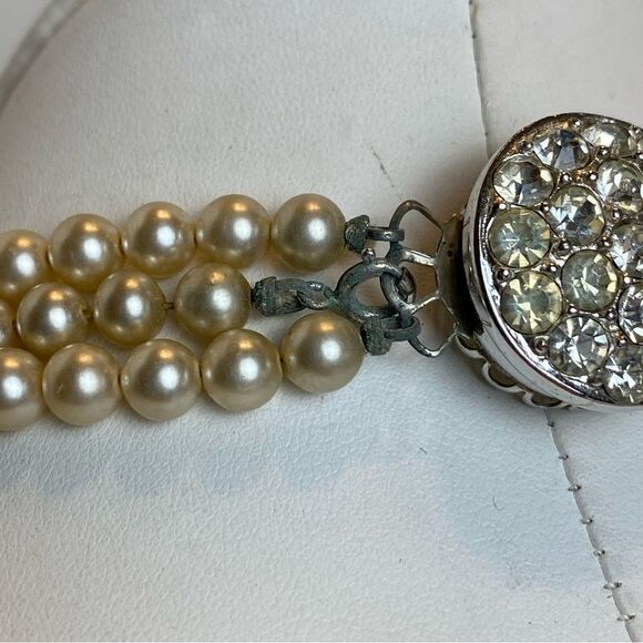 Sarah Coventry Vintage 3 Strand Faux Pearl Necklace - Picture 6 of 9